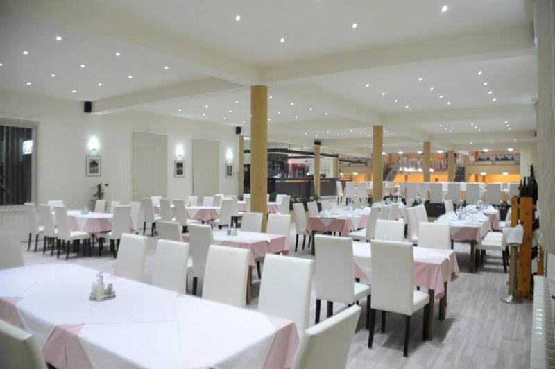 Motel Oaza Cazin Zewnętrze zdjęcie